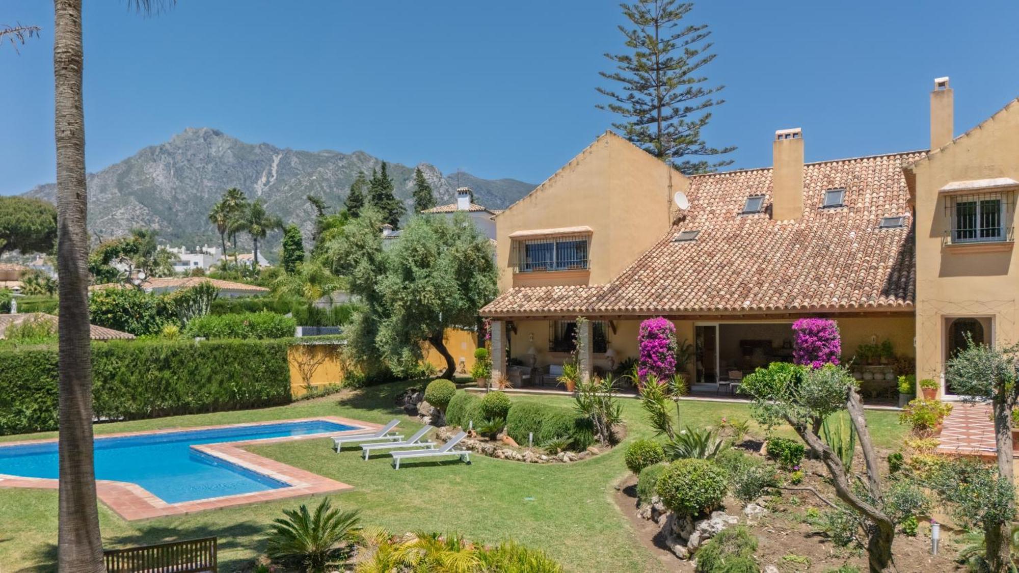 Villa In Great Location Marbella